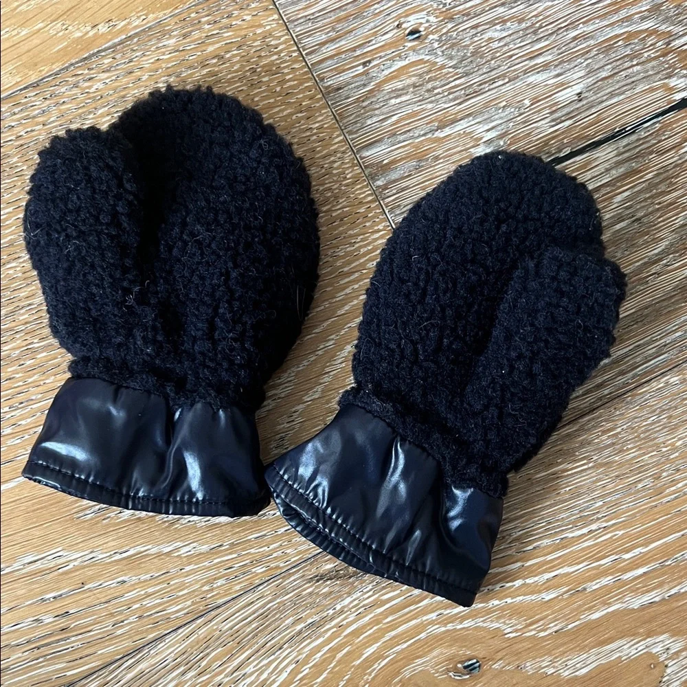 Moncler Kids Navy Sherpa Mittens with Logo Patch